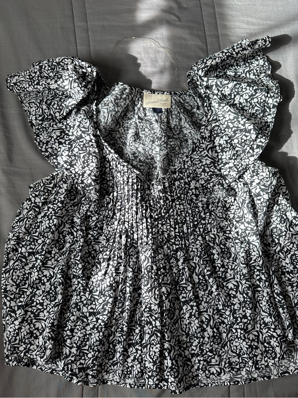 Universal Thread Black and White Floral Ruffle Sleeve Top